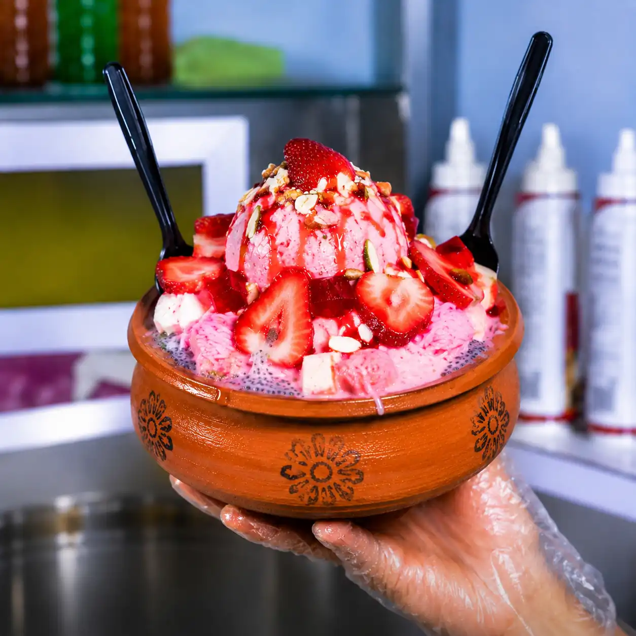 Strawberry Falooda (Matka)